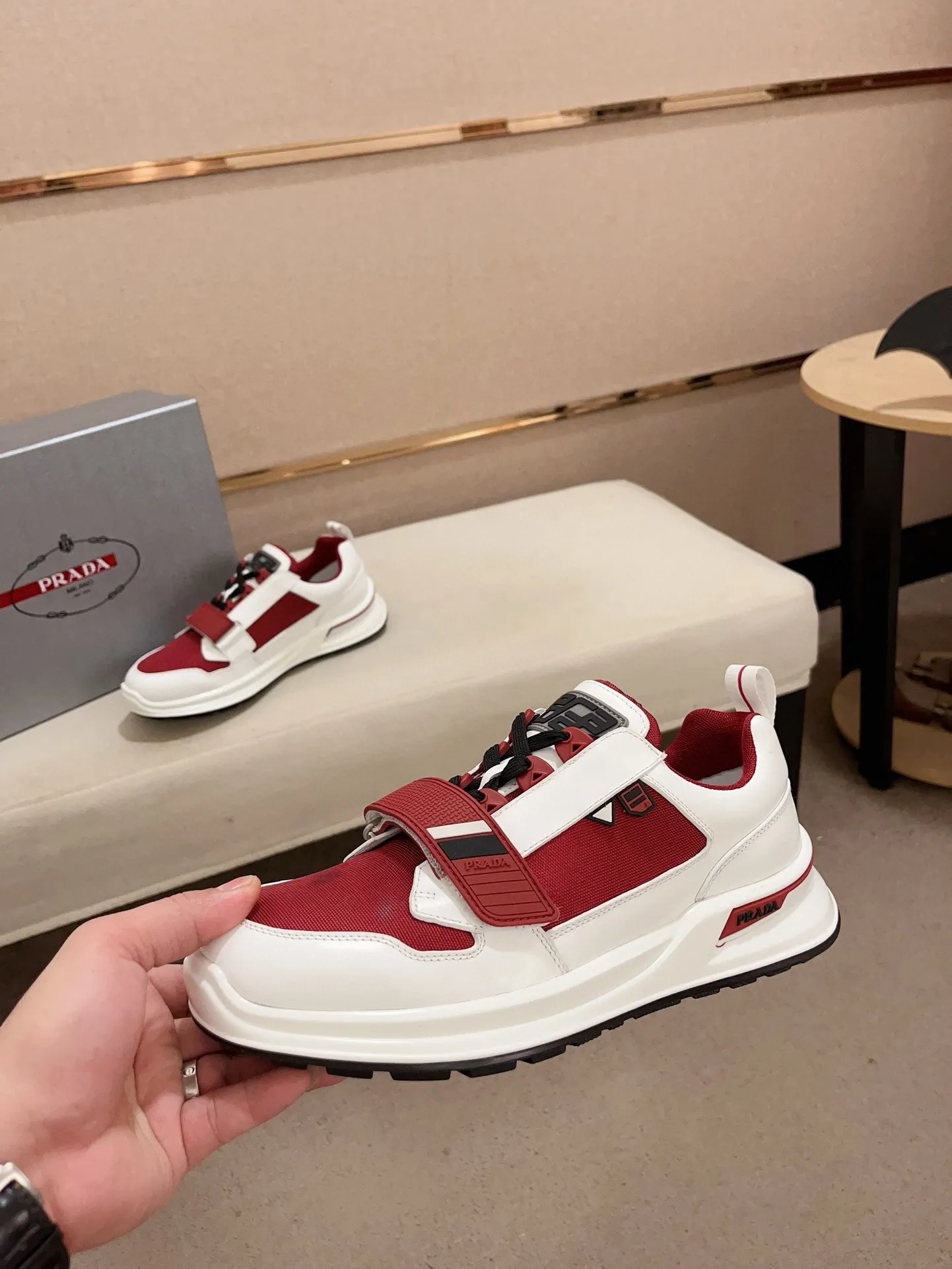 Factory price 620💰 ✔️✔️✔️Higher version High-quality new PRADA (Prada) counters are launched simultaneously. New men's shoes and 😘fabric are made of high-tech glue-spraying technology. Lining: Full cowhide lining. 👍🏿 High-end ☄️ air-cushion molded anti-slip rubber outsole, exquisite lines, simple and elegant, comfortable and high-end for leisure travel. Code number: 38 to 44 (45 is custom-made and cannot be returned or exchanged)